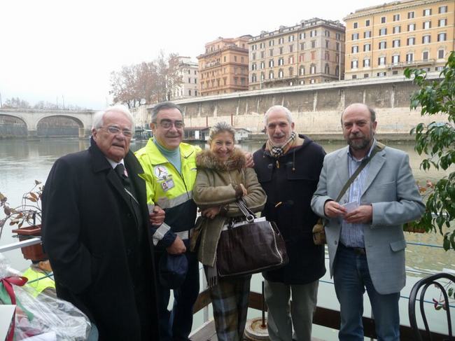 Da sn, Enrico Todi, Sandro Bari, Laura Pepe, il giornalista e l'operatore del TGR Francesco Paolo Rossi - 13dic09